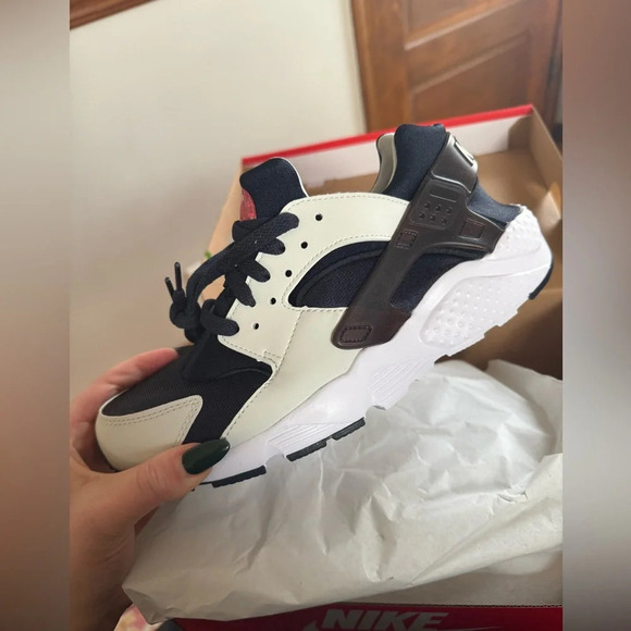 NWT Nike Air Huarache GS 'Photon Dust Dark Obsidian - Picture 3 of 8